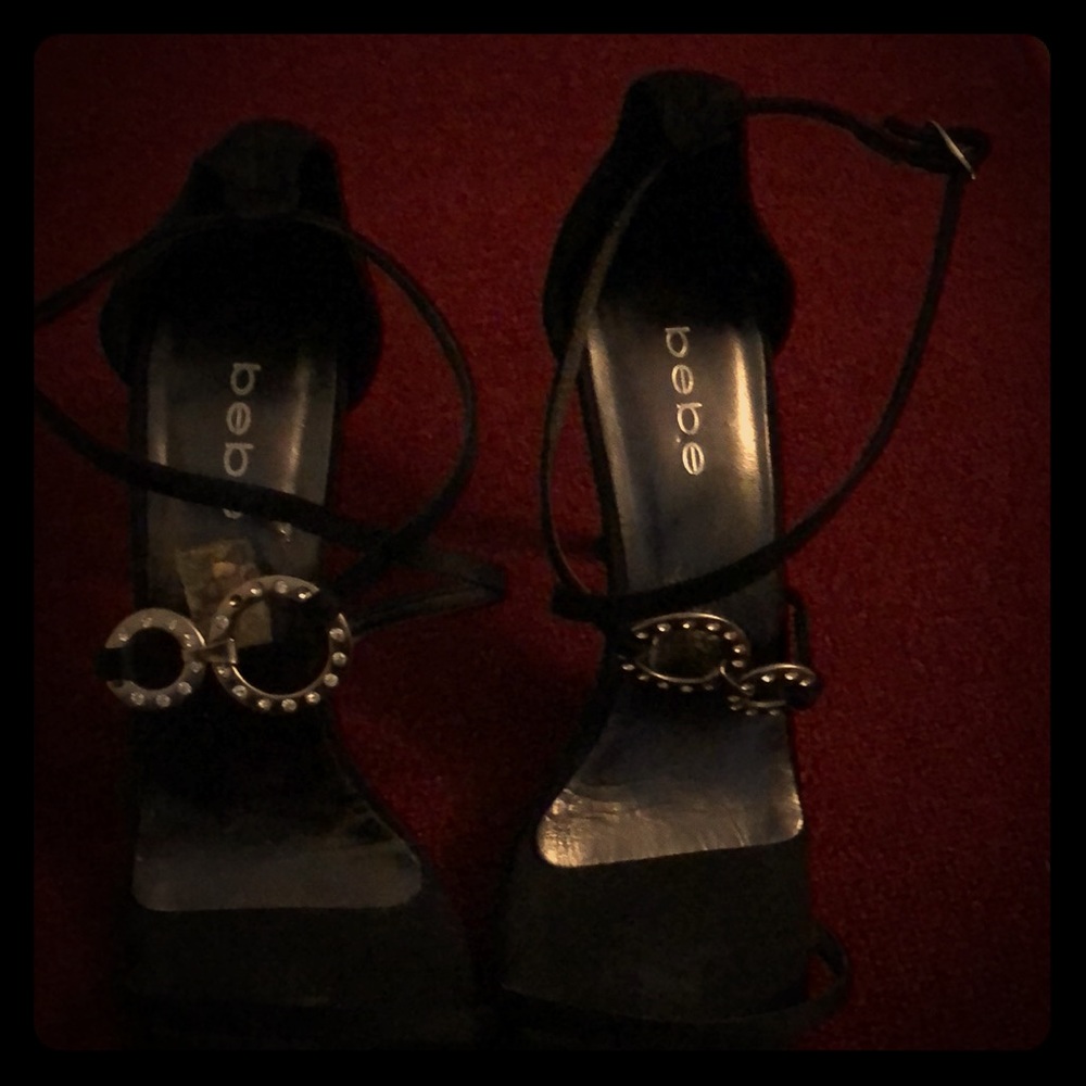 Red carpet ready sexy black heels